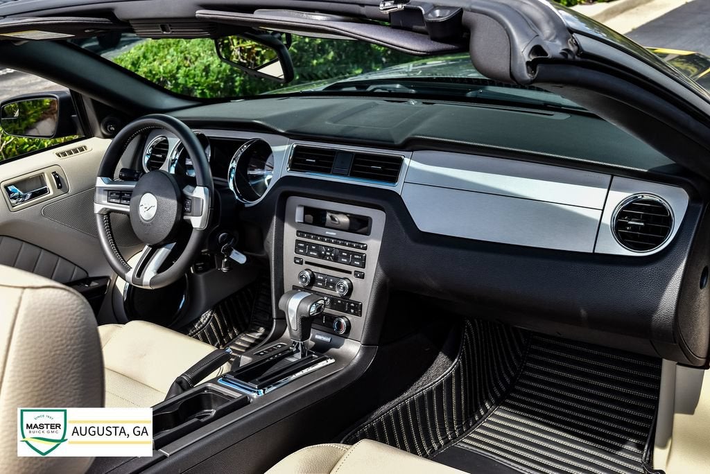 2011 Ford Mustang V6