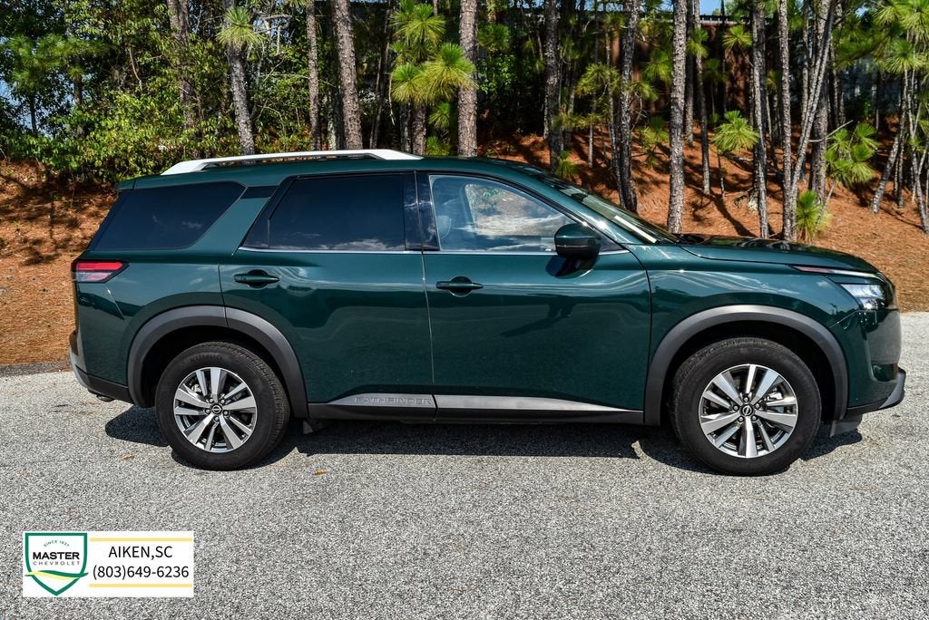 2025 Nissan Pathfinder SL