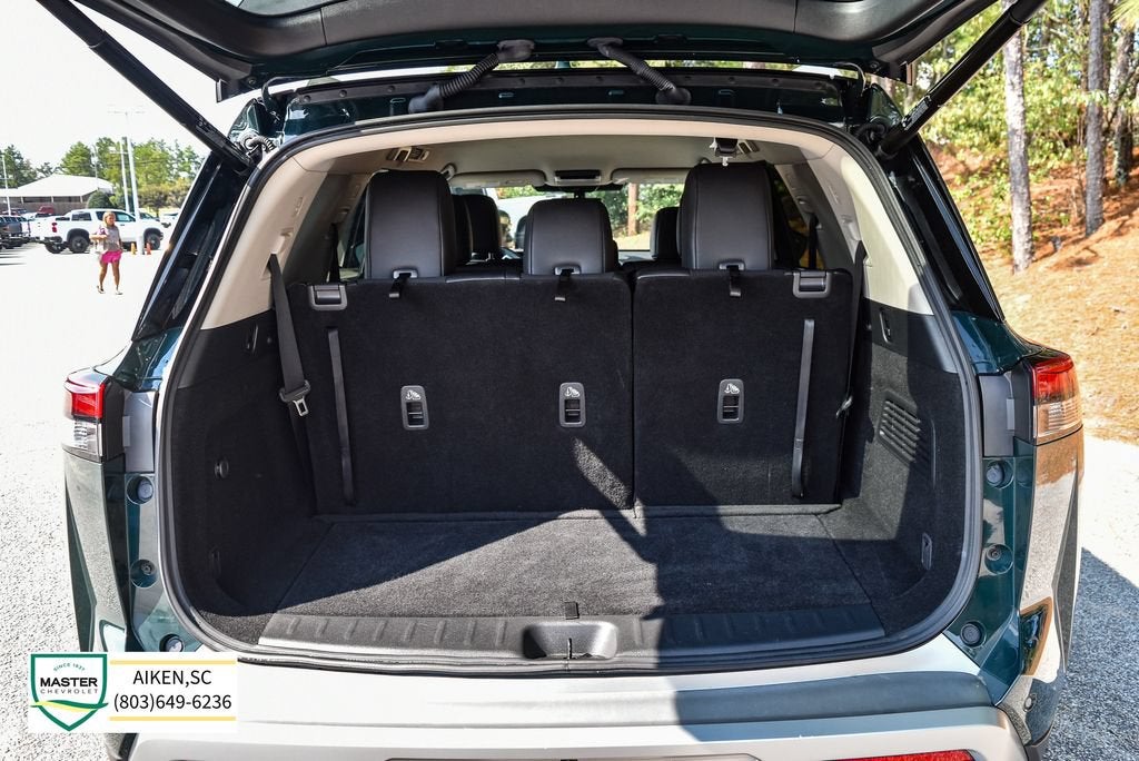 2025 Nissan Pathfinder SL